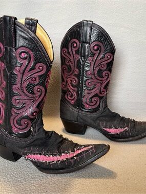 White Diamonds sz 8 Black & Pink Western Cowgirl Boots - Distressed Black Denim